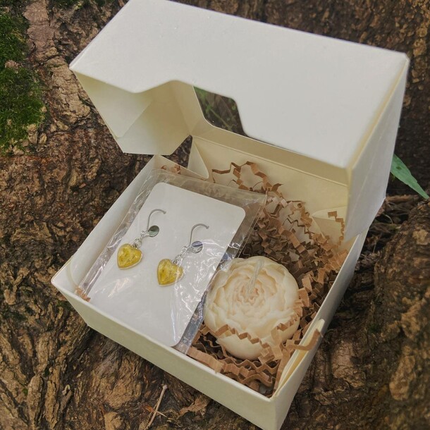 Подарочный бокс со свечкой, артикул F1453736 - 1600 рублей, доставка по городу. Flawery - доставка цветов