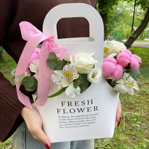 Композиция из альстромерии, кустовых роз и хлопка, артикул F1455246 - 2000 рублей, доставка по городу. Flawery - доставка цветов