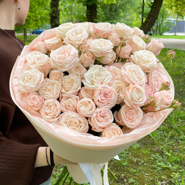 Кустовые пионовидные розы bombastic, артикул F1455305 - 9200 рублей, доставка по городу. Flawery - доставка цветов