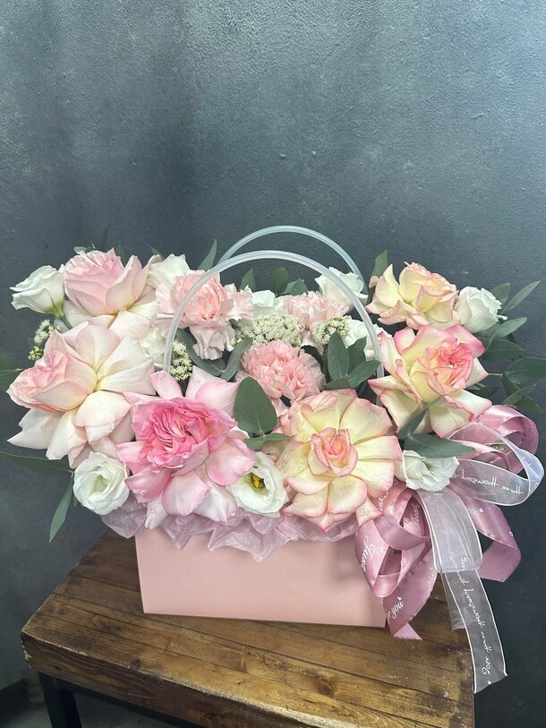 Сумочка нежности, артикул F1325870 - 3890 рублей, доставка по городу. Flawery - доставка цветов