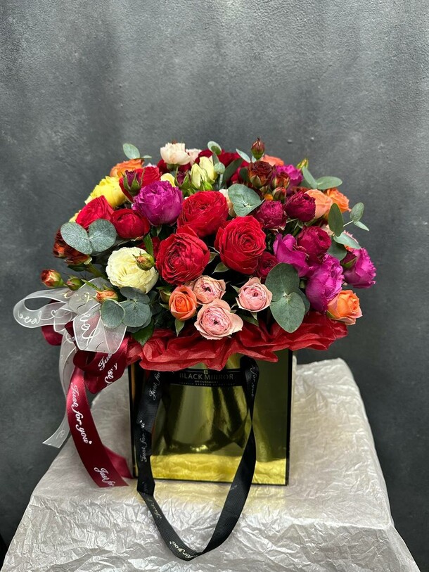 Микс кустовых роз, артикул F1326598 - 3490 рублей, доставка по городу. Flawery - доставка цветов