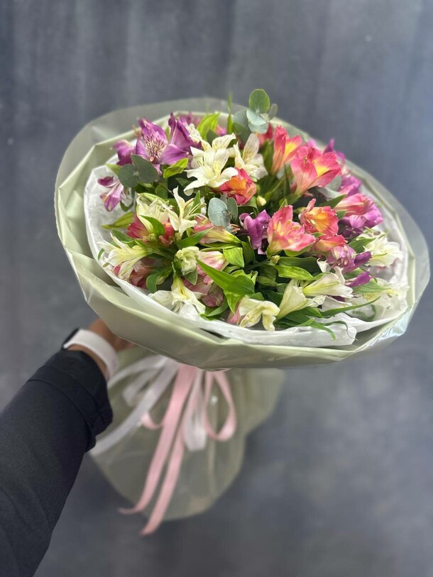 Микс альстромерий, артикул F1326703 - 2690 рублей, доставка по городу. Flawery - доставка цветов