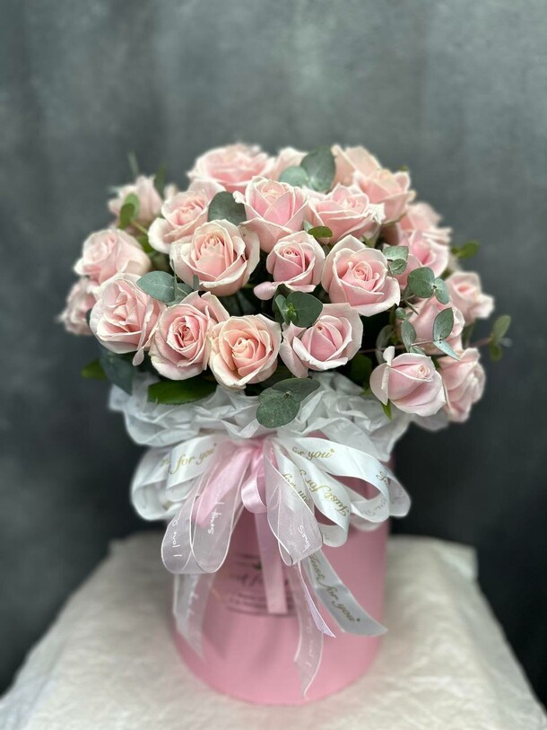 Нежная коробка с розами, артикул F1346416 - 5590 рублей, доставка по городу. Flawery - доставка цветов