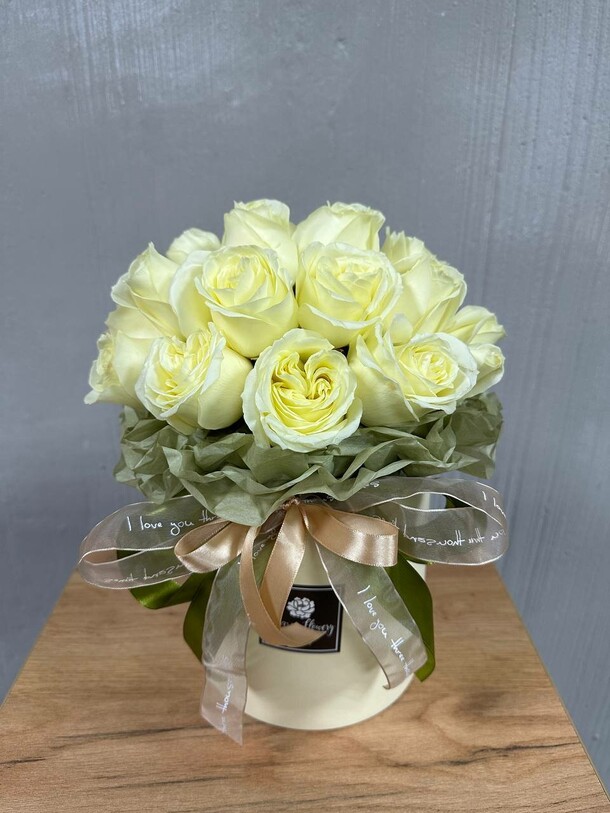 Коробка с розами, артикул F1371414 - 2790 рублей, доставка по городу. Flawery - доставка цветов