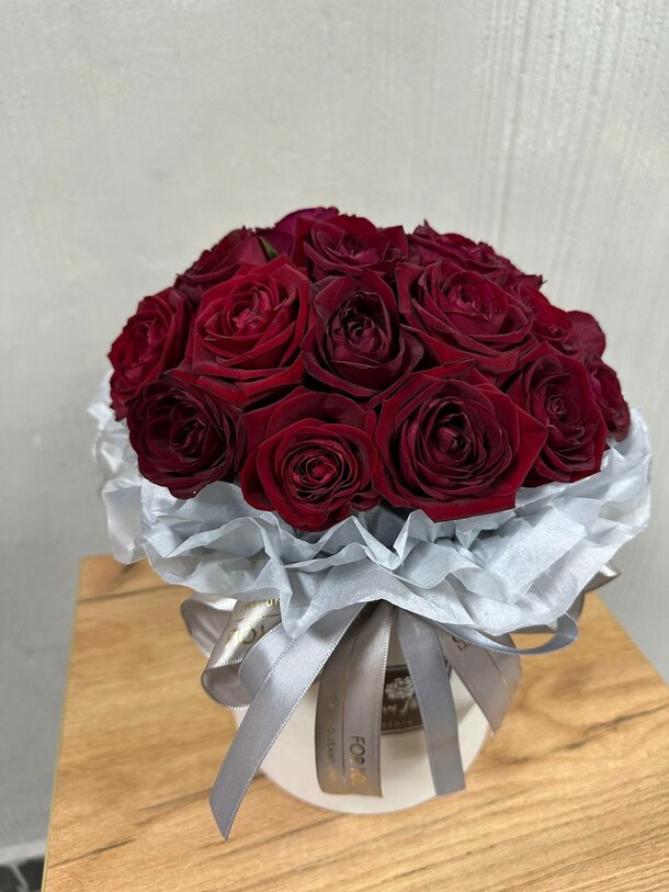 Розы в коробке, артикул F1371433 - 2960 рублей, доставка по городу. Flawery - доставка цветов