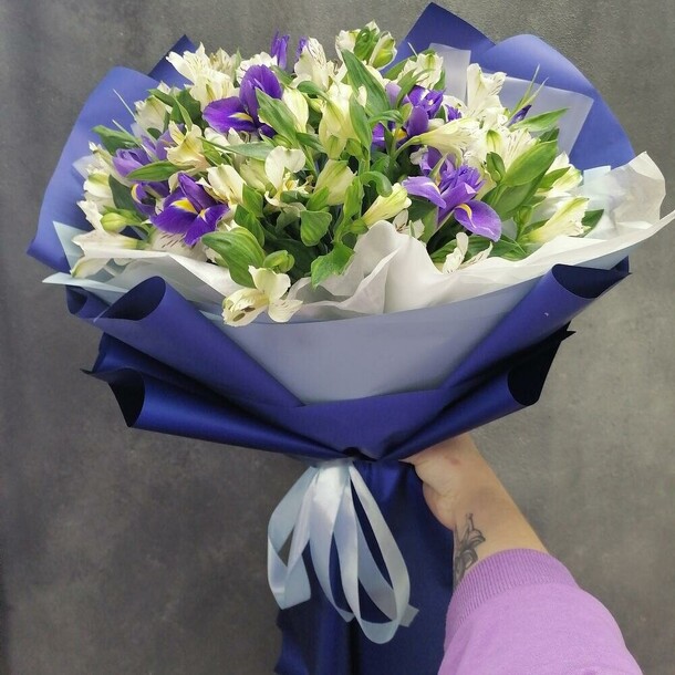 Млечный путь💗 альстромерии и ирисы, артикул F1383562 - 4659 рублей, доставка по городу. Flawery - доставка цветов