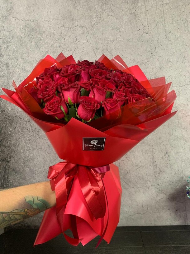 51 красная роза, артикул F1453195 - 4790 рублей, доставка по городу. Flawery - доставка цветов