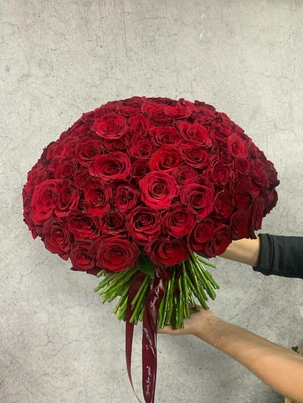 Изящная 101 роза, артикул F1467099 - 8120 рублей, доставка по городу. Flawery - доставка цветов