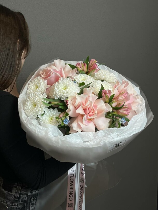 Букет opulent heart арт 8106, артикул F1521118 - 5090 рублей, доставка по городу. Flawery - доставка цветов