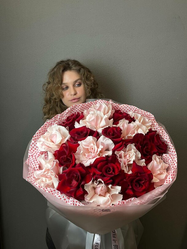 Букет the one only арт 8111, артикул F1521133 - 13980 рублей, доставка по городу. Flawery - доставка цветов