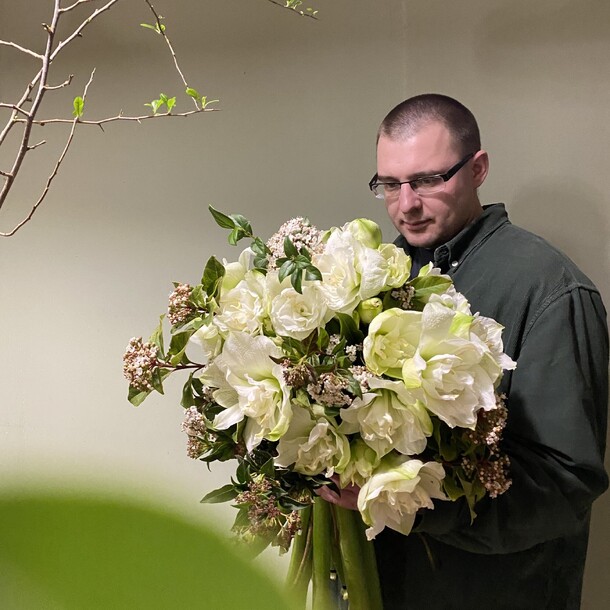 Амариллисы и вибурнум, артикул F1131409 - 40263 рублей, доставка по городу. Flawery - доставка цветов