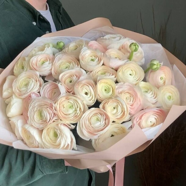 Кремовые ранункулюсы, артикул F1142200 - 54500 рублей, доставка по городу. Flawery - доставка цветов