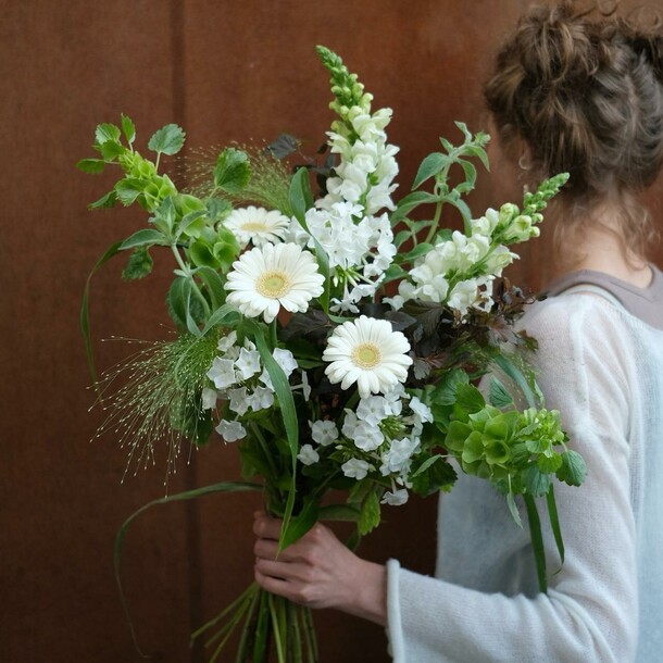 Герберы, львиный зев, флоксы и пряные травы - летний букет с доставкой спб, артикул F1451691 - 10981 рублей, доставка по городу. Flawery - доставка цветов