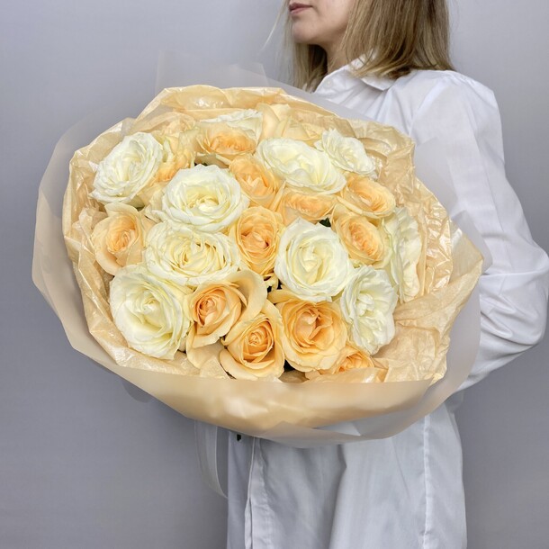 Букет из роз микс, артикул F1348661 - 9126 рублей, доставка по городу. Flawery - доставка цветов