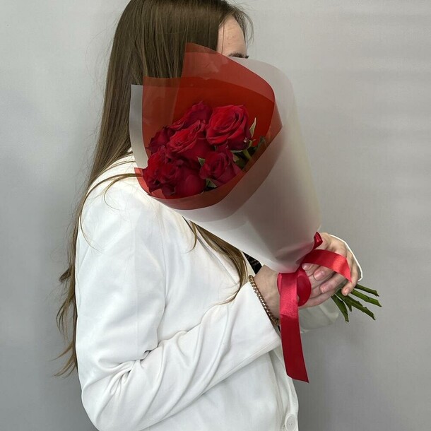 Red розы кения 7шт, артикул F1430946 - 3100 рублей, доставка по городу. Flawery - доставка цветов