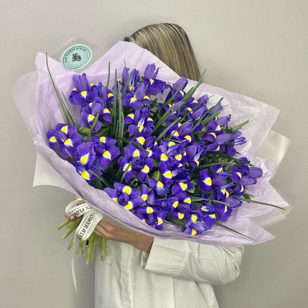 Магические ирисы 35 штук, артикул F1461069 - 11563 рублей, доставка по городу. Flawery - доставка цветов