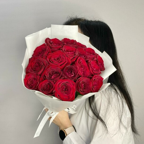 Букет из красной розы премиум, артикул F1343816 - 7885 рублей, доставка по городу. Flawery - доставка цветов