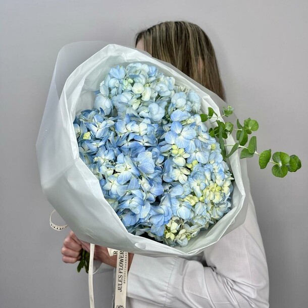 Букет из голубой гортензии, артикул F1343827 - 6785 рублей, доставка по городу. Flawery - доставка цветов