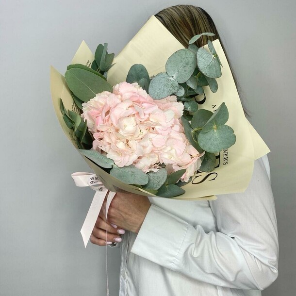 Букет из розовой гортензии, артикул F1344675 - 3123 рублей, доставка по городу. Flawery - доставка цветов