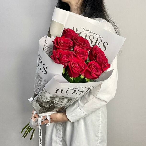 Букет 9 красных роз рэд наоми, артикул F1344708 - 5320 рублей, доставка по городу. Flawery - доставка цветов