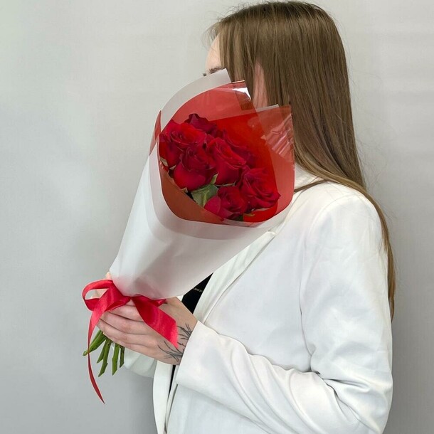 Red розы кения 7шт, артикул F1433307 - 3039 рублей, доставка по городу. Flawery - доставка цветов