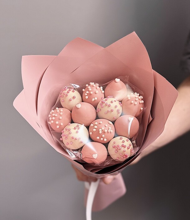 Букет из клубники в шоколаде cuty, артикул F1535853 - 2174 рублей, доставка по городу. Flawery - доставка цветов