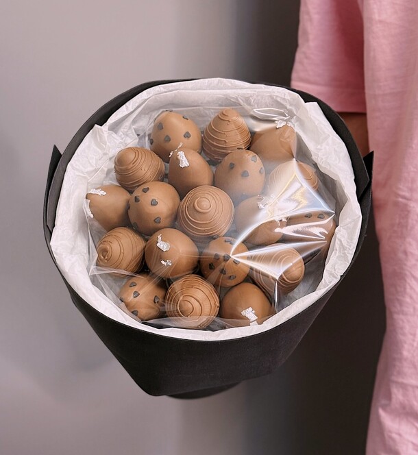 Букет из клубники в шоколаде darkheart, артикул F1535861 - 2484 рублей, доставка по городу. Flawery - доставка цветов