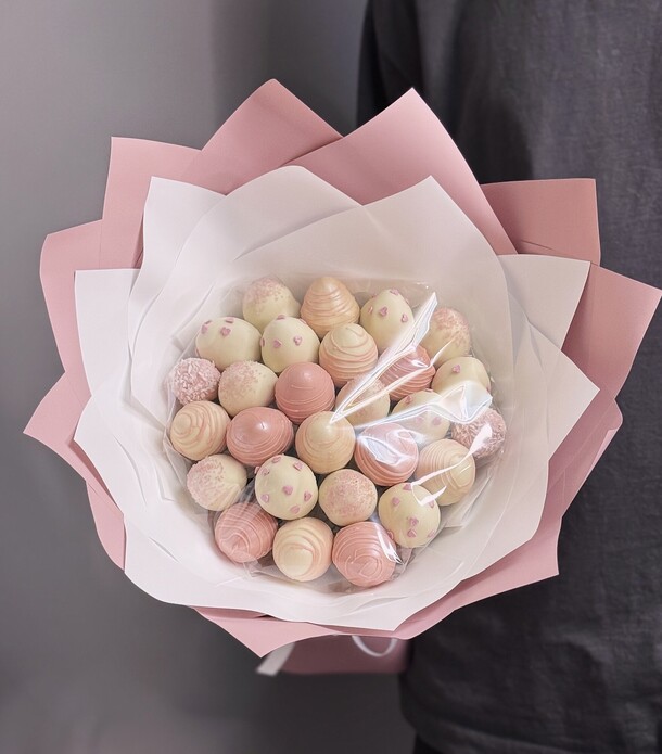 Букет из клубники в шоколаде first love, артикул F1535865 - 3000 рублей, доставка по городу. Flawery - доставка цветов