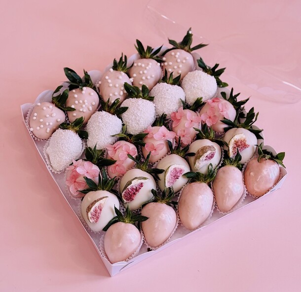 Набор клубника в шоколаде “amelie”, артикул F1535886 - 2701 рублей, доставка по городу. Flawery - доставка цветов