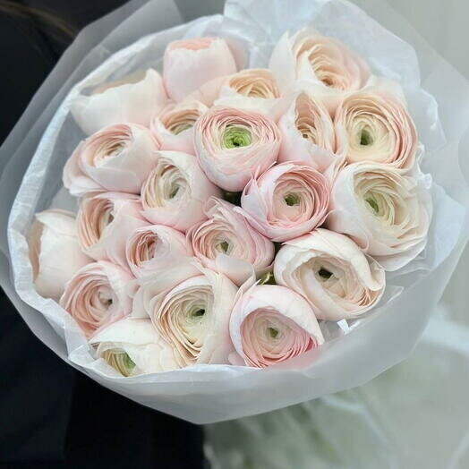 Букет из 11 ранункулюсов, артикул F1527872 - 11818 рублей, доставка по городу. Flawery - доставка цветов