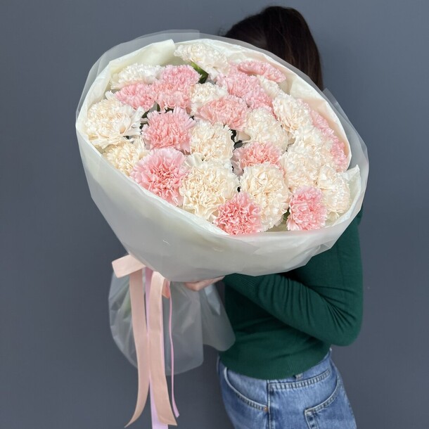 Нежный букет из 29 сортовых диантусов, артикул F1394938 - 8790 рублей, доставка по городу. Flawery - доставка цветов