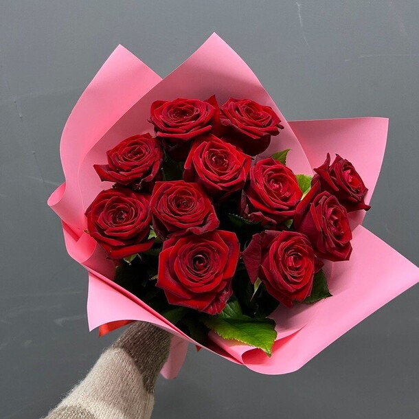 11 красных роз, артикул F1226155 - 4850 рублей, доставка по городу. Flawery - доставка цветов