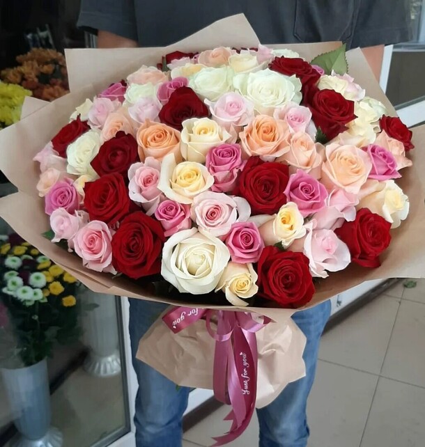 101 роза микс, артикул F1226236 - 49900 рублей, доставка по городу. Flawery - доставка цветов