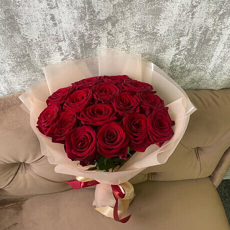 15 красных роз, артикул F1226242 - 6560 рублей, доставка по городу. Flawery - доставка цветов