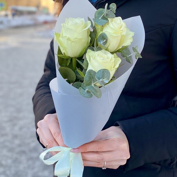 Букет комплимент, артикул F1226247 - 2500 рублей, доставка по городу. Flawery - доставка цветов