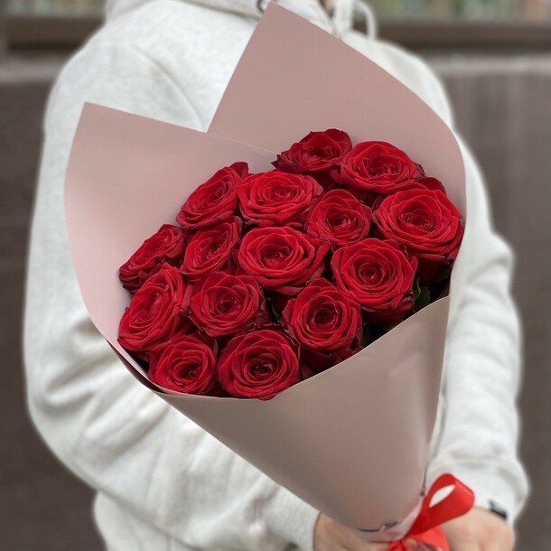 15 красных роз, артикул F1226603 - 6250 рублей, доставка по городу. Flawery - доставка цветов