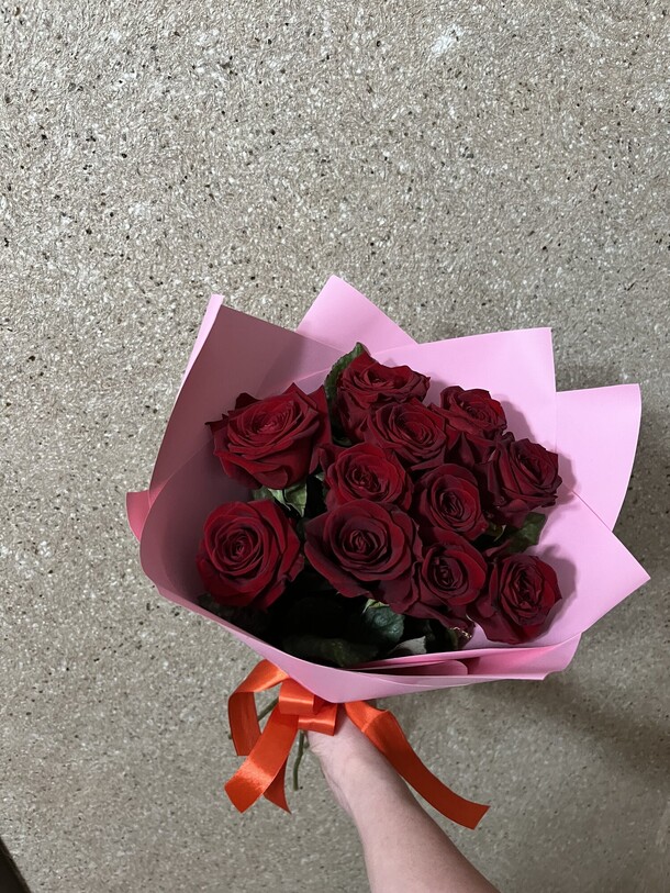 11 красных роз, артикул F1226606 - 4360 рублей, доставка по городу. Flawery - доставка цветов