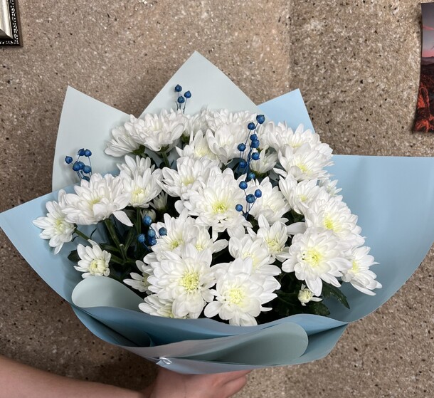 Белые хризантемы, артикул F1226607 - 5735 рублей, доставка по городу. Flawery - доставка цветов