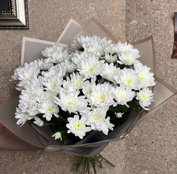 Ажурные белые хризантемы, артикул F1226608 - 8320 рублей, доставка по городу. Flawery - доставка цветов