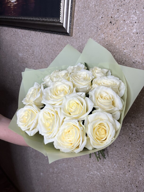 Букет белых роз, артикул F1226613 - 6400 рублей, доставка по городу. Flawery - доставка цветов