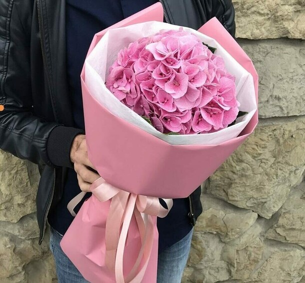 Розовая гортензия, артикул F1235061 - 2170 рублей, доставка по городу. Flawery - доставка цветов