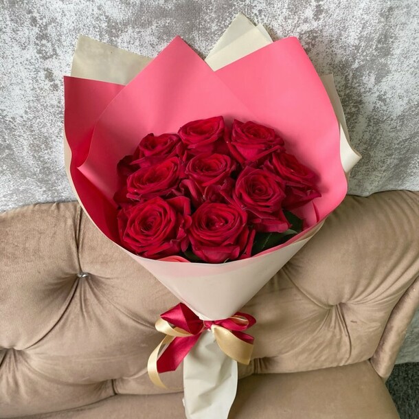 9 красных роз, артикул F1235111 - 4130 рублей, доставка по городу. Flawery - доставка цветов