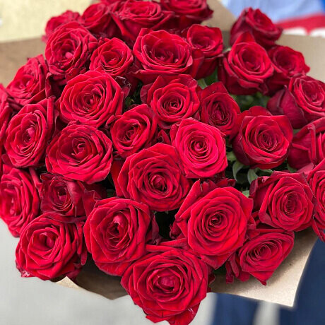 37 роз красных, артикул F1246456 - 13990 рублей, доставка по городу. Flawery - доставка цветов