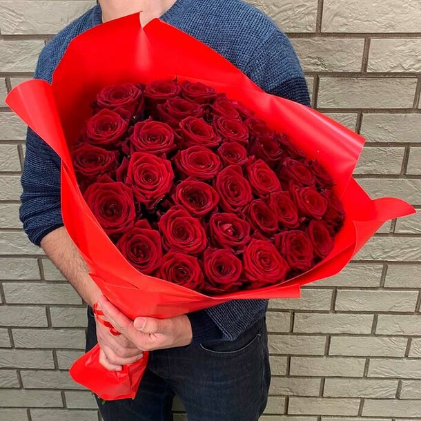 39 красных роз, артикул F1246460 - 15100 рублей, доставка по городу. Flawery - доставка цветов