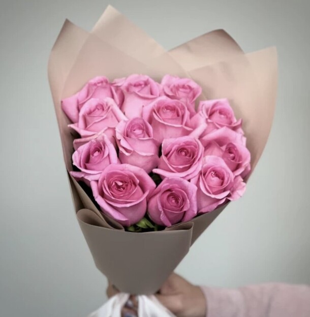 13 розовых роз, артикул F1246633 - 7200 рублей, доставка по городу. Flawery - доставка цветов