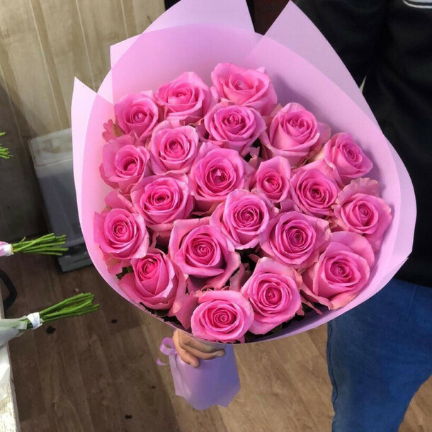 21 розовая роза, артикул F1246646 - 11050 рублей, доставка по городу. Flawery - доставка цветов