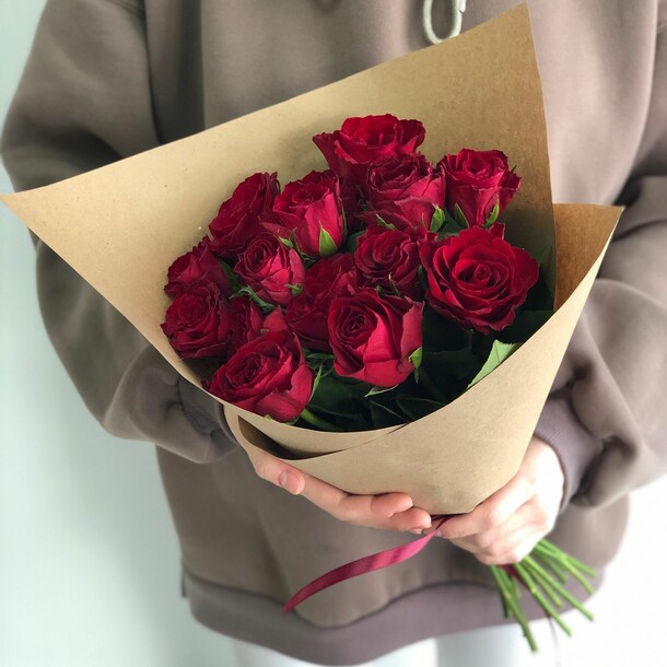 13 кенийских роз, артикул F1253771 - 5860 рублей, доставка по городу. Flawery - доставка цветов