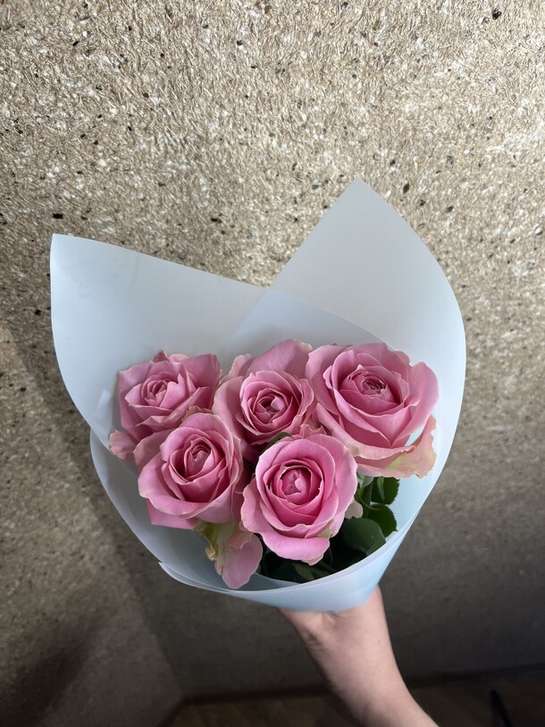 5 розовых роз, артикул F1260609 - 2890 рублей, доставка по городу. Flawery - доставка цветов