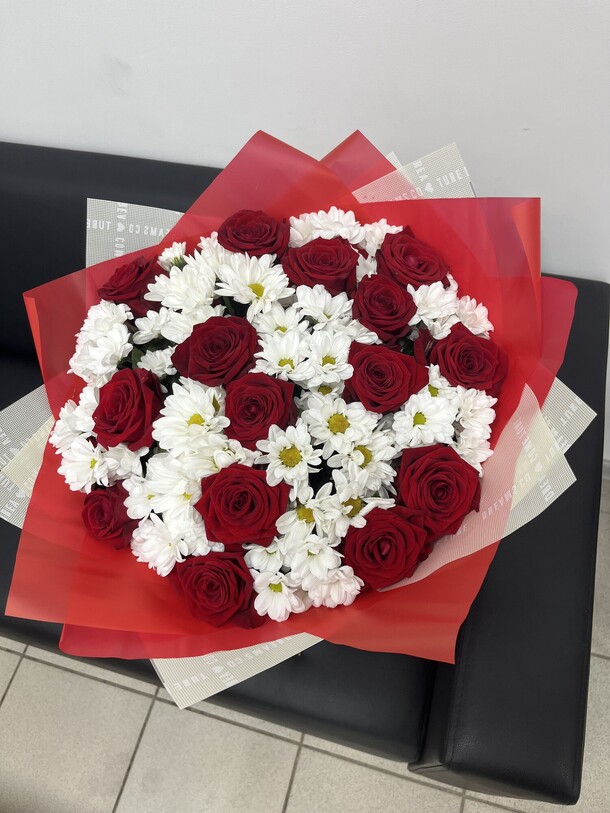 Букет классика, артикул F1319004 - 14250 рублей, доставка по городу. Flawery - доставка цветов