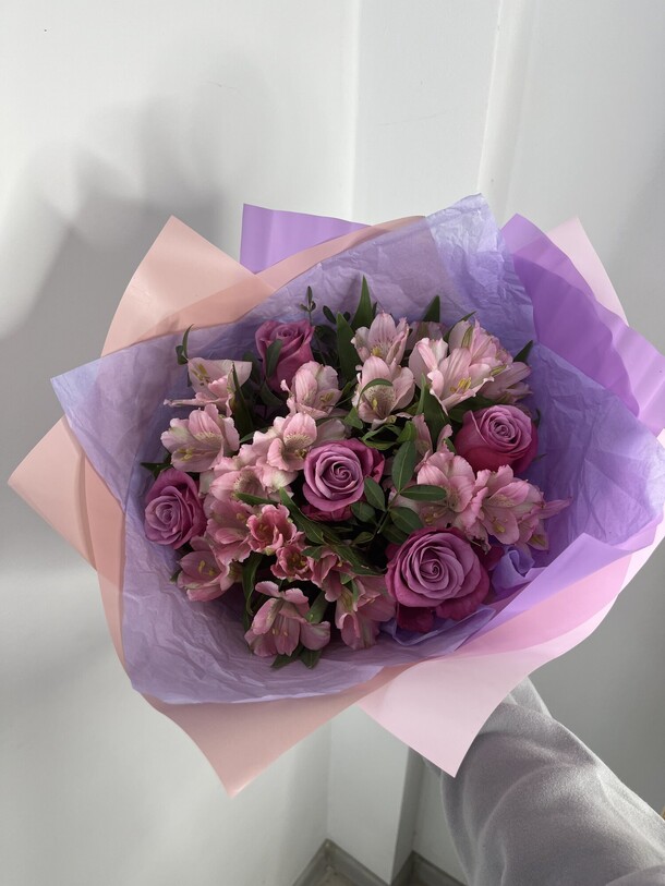 Букет пурпурный, артикул F1338985 - 3850 рублей, доставка по городу. Flawery - доставка цветов